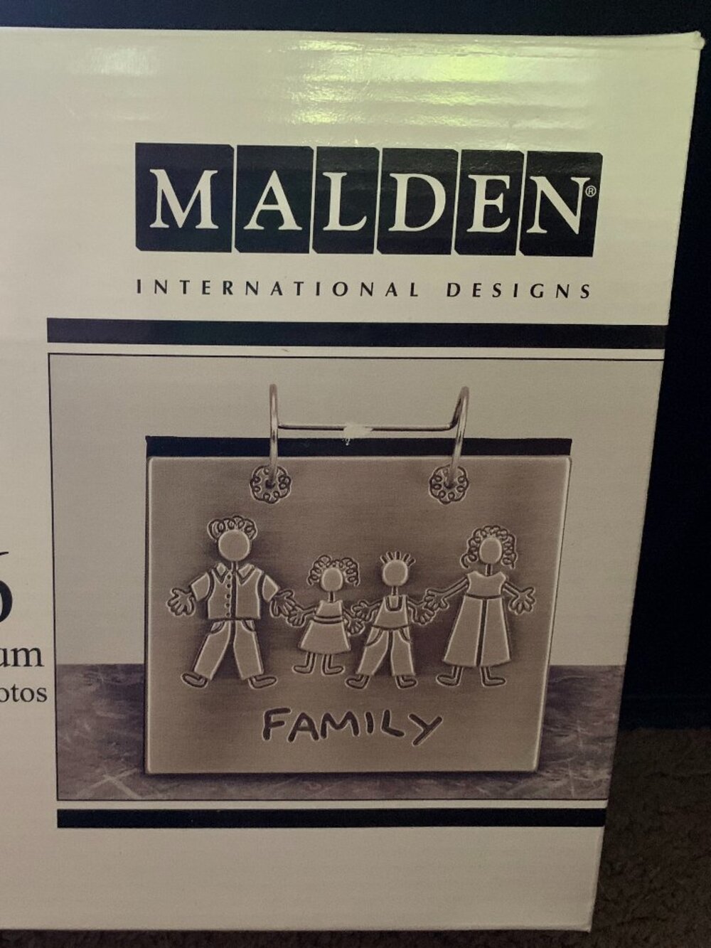 Vintage 4x6 Photo Flip Album with the word "Family" on the Front